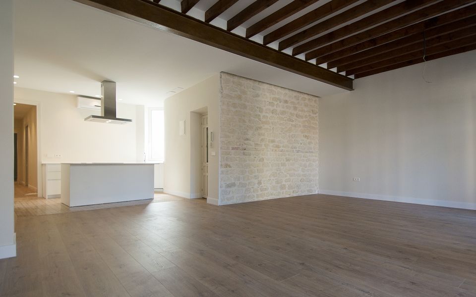Piso rehabilitado en alquiler de dos dormitorios en Alfonso el Sabio, Alicante
