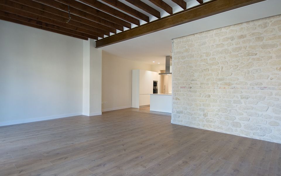 Piso rehabilitado en alquiler de dos dormitorios en Alfonso el Sabio, Alicante