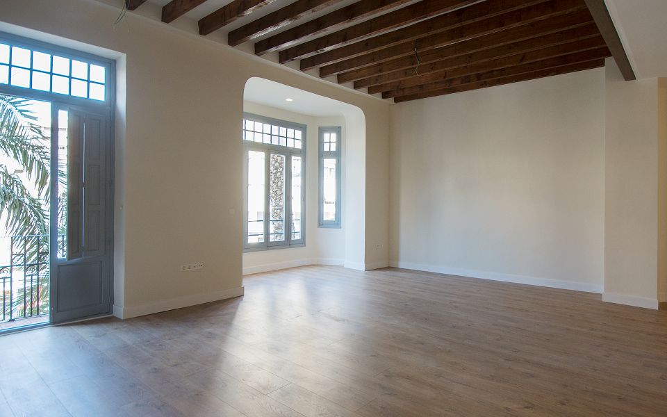 Piso rehabilitado en alquiler de dos dormitorios en Alfonso el Sabio, Alicante