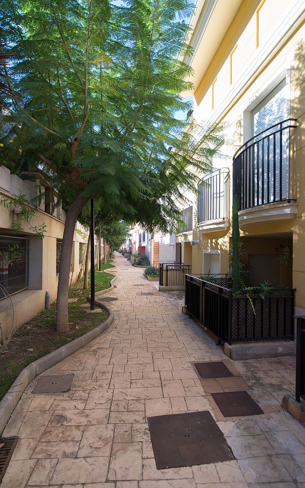 Piso dúplex de 3 habitaciones y terrazas en Urb. El Bosque Monapart