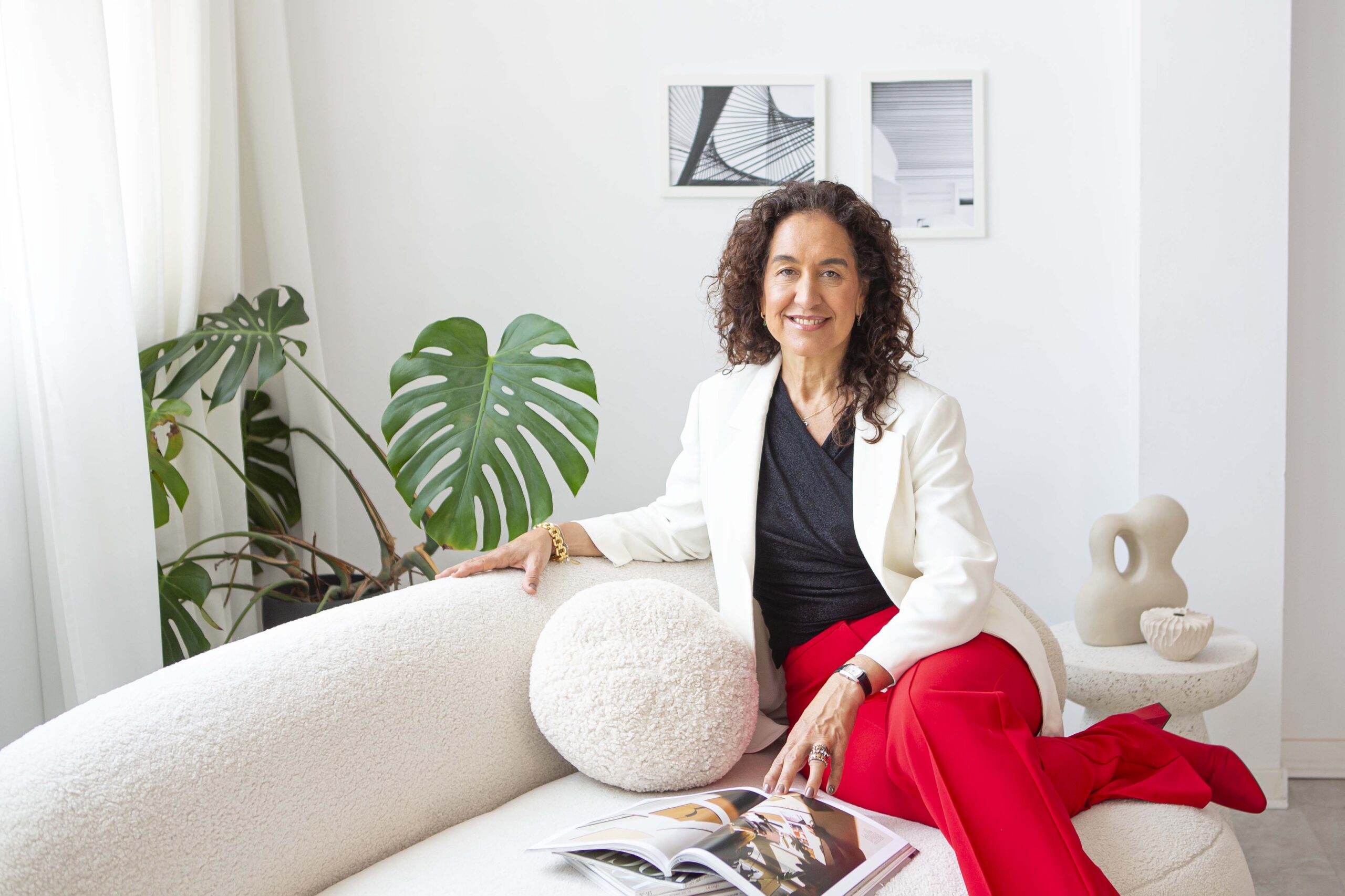 “Retrato de Ariadna Belver, economista y periodista experta en real estate”.