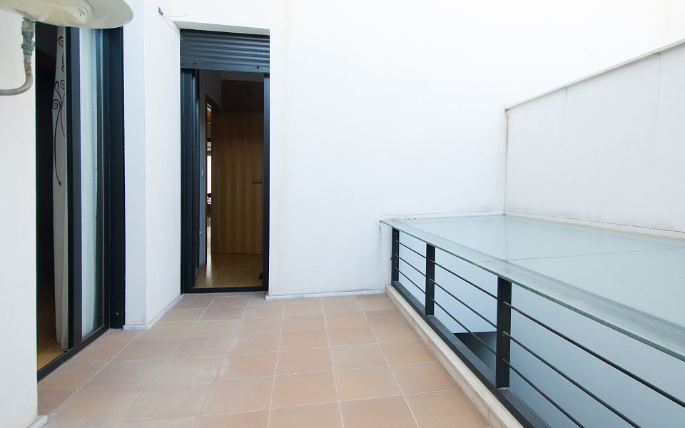 A Duplex With An English Courtyard Monapart Sale And Rental Of