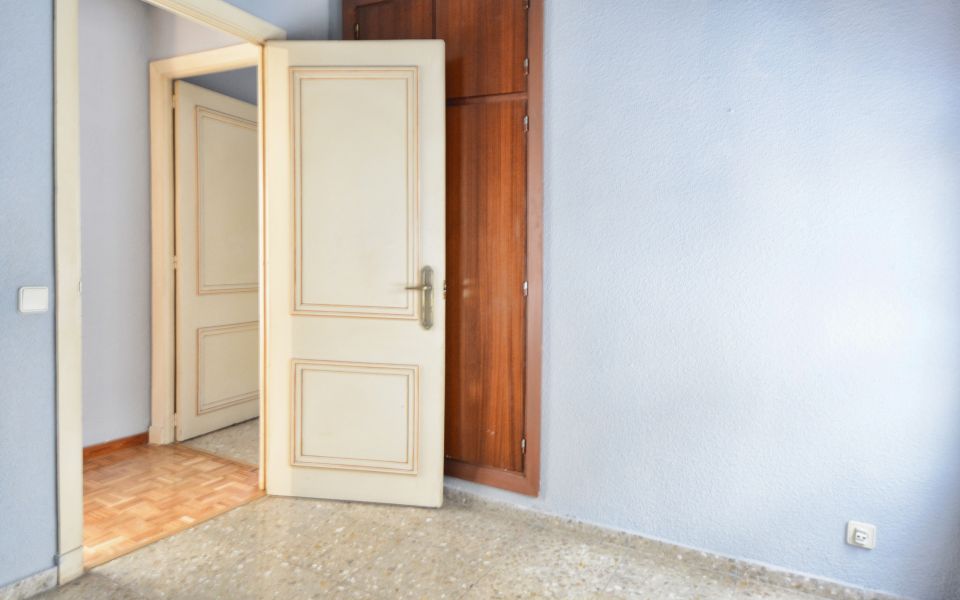 Piso de 4 habitaciones para reformar en el centro | Monapart