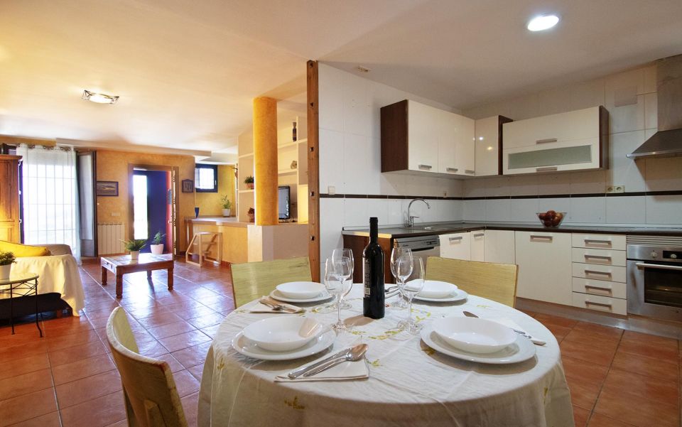 Casa grande con patio de reciente construcción en Chinchilla | Monapart