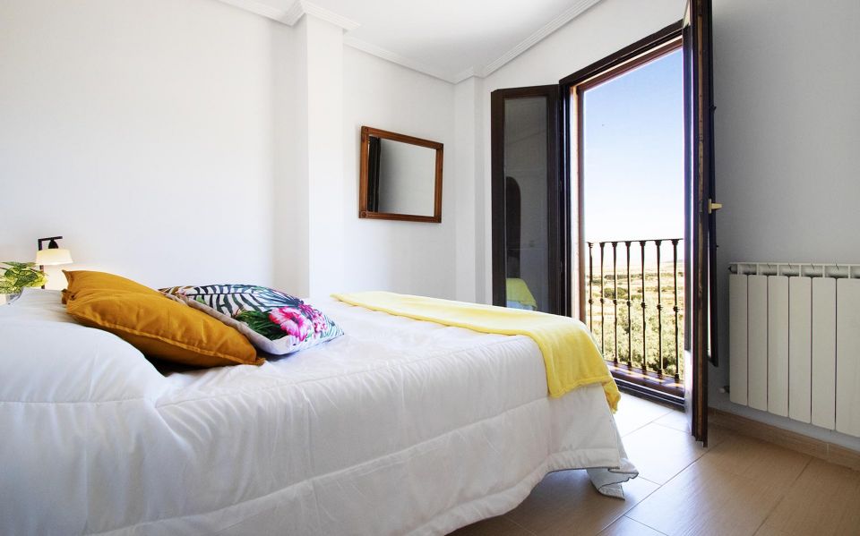 Casa grande con patio de reciente construcción en Chinchilla | Monapart