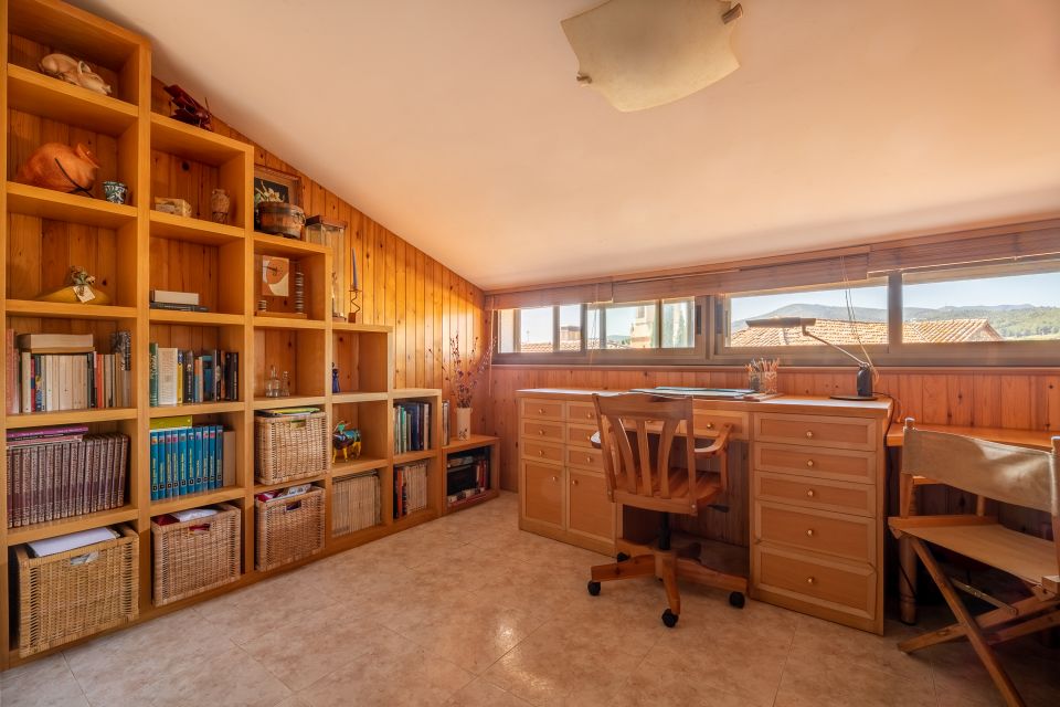 Triplex Vivienda De 3 Plantas Con Vistas Espectaculares Al Baix Penedes Monapart Venta Y Alquiler De Viviendas Bonitas