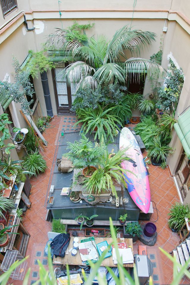 Un piso colorido con mobiliario vintage | Monapart | Venta y alquiler