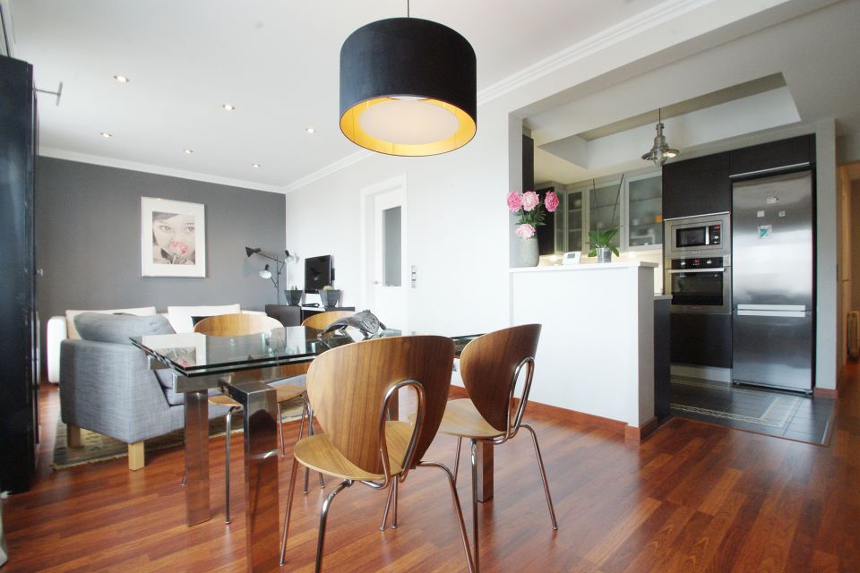 un piso de diseno moderno y elegante