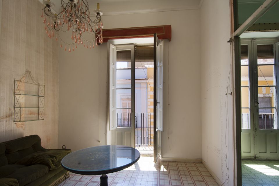 Piso De Techos Altos Para Reformar En La Calle Bailen Monapart