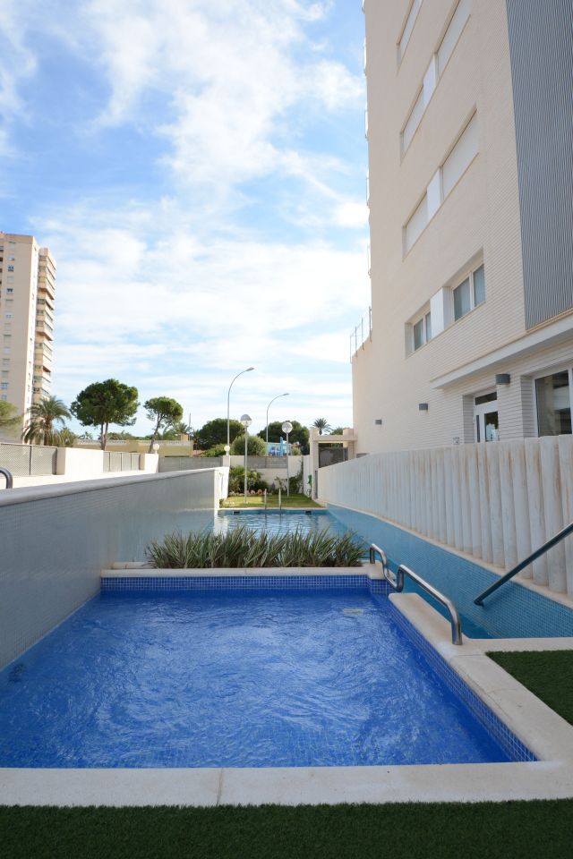 Piso de un dormitorio abierto al salón en Playa de San Juan | Monapart