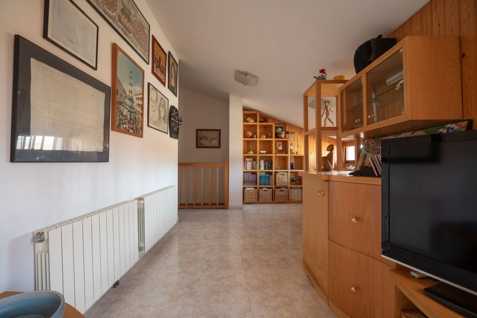 Triplex Vivienda De 3 Plantas Con Vistas Espectaculares Al Baix Penedes Monapart Venta Y Alquiler De Viviendas Bonitas