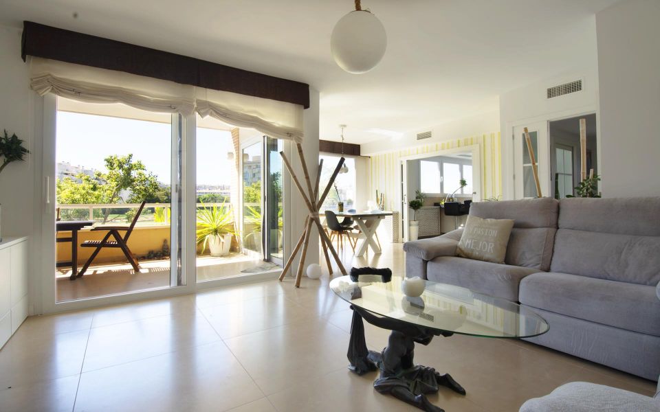 Chalet pareado de 5 habitaciones dobles y sótano en la urbanización