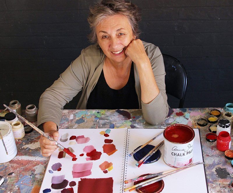 Annie Sloan, inventora de la pintura efecto tiza o chalk-paint