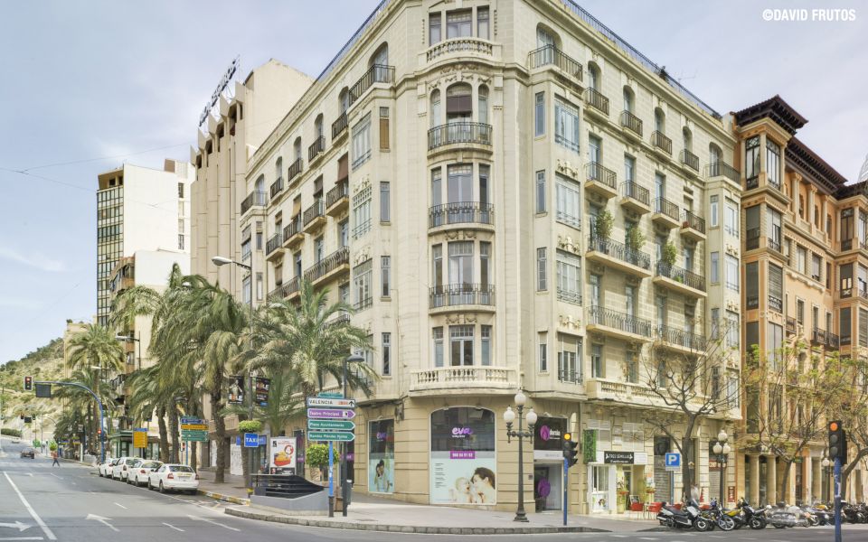 Fachada del edificio Gomis-Iborra de la ciudad de Alicante