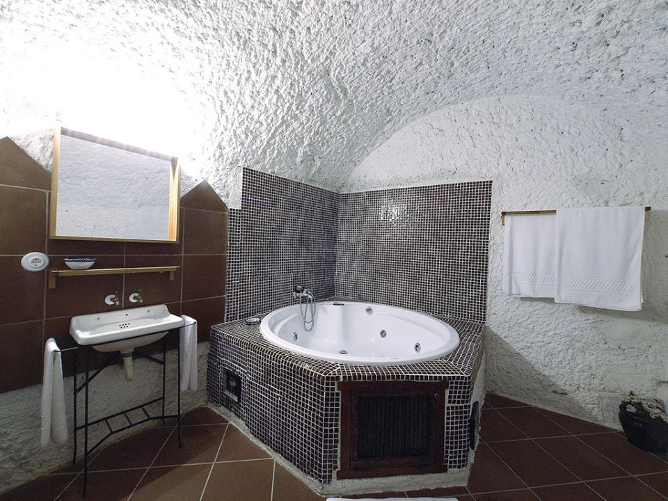 casa cueva con jacuzzi