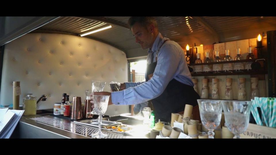 Mixologías y deseos, taller de coctelería por Monapart Palma y The Van Bar