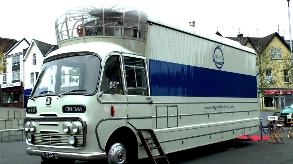 Cines móviles en caravanas - Vintage Mobile Cinema UK