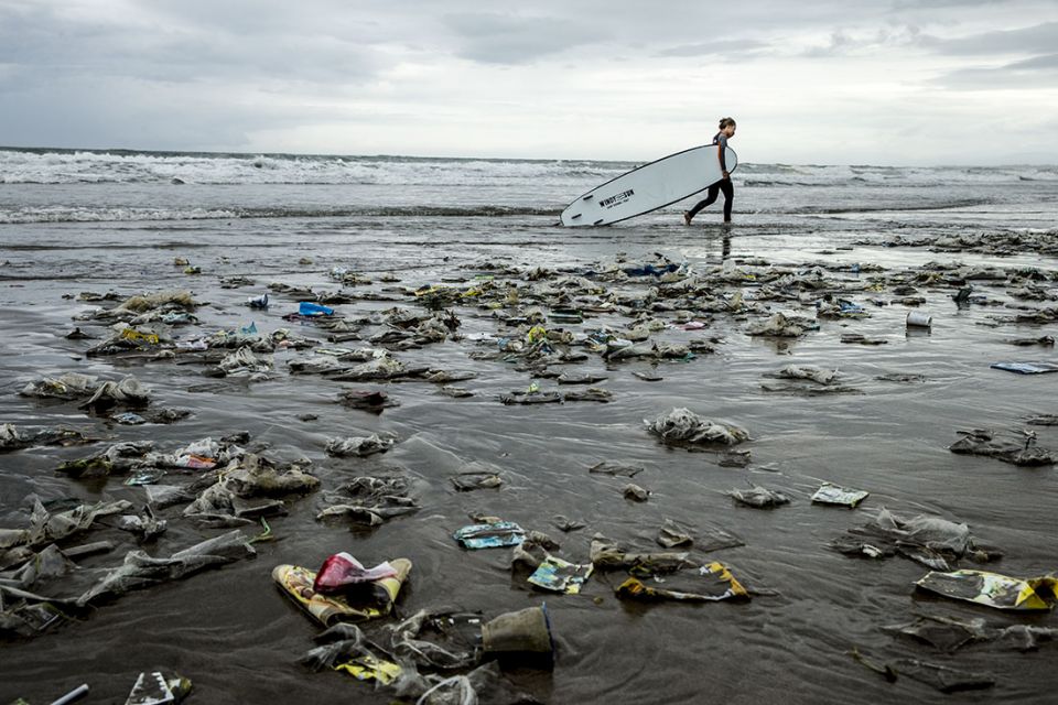 residus de bossa de plàstic contaminen platges